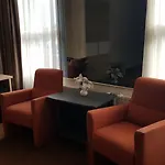 Palace 4*