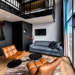 Palace 4*