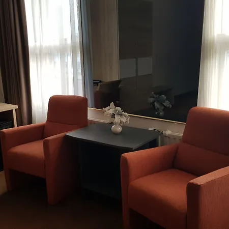 Palace 4*