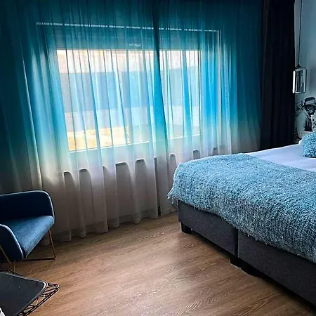 Palace 4*