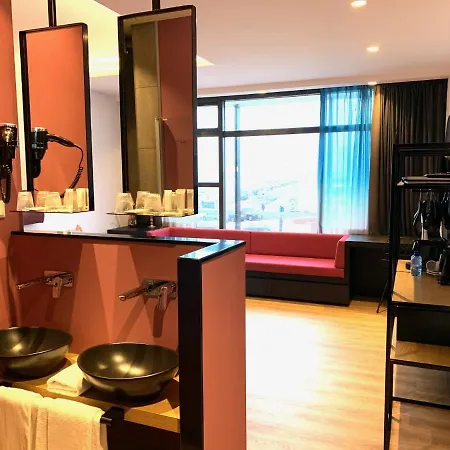 Palace 4*